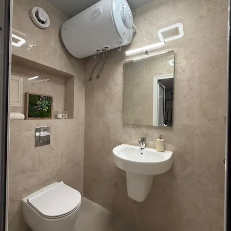 Amaris Saturn Luxury 3-1 With Private Parking * Plovdiv